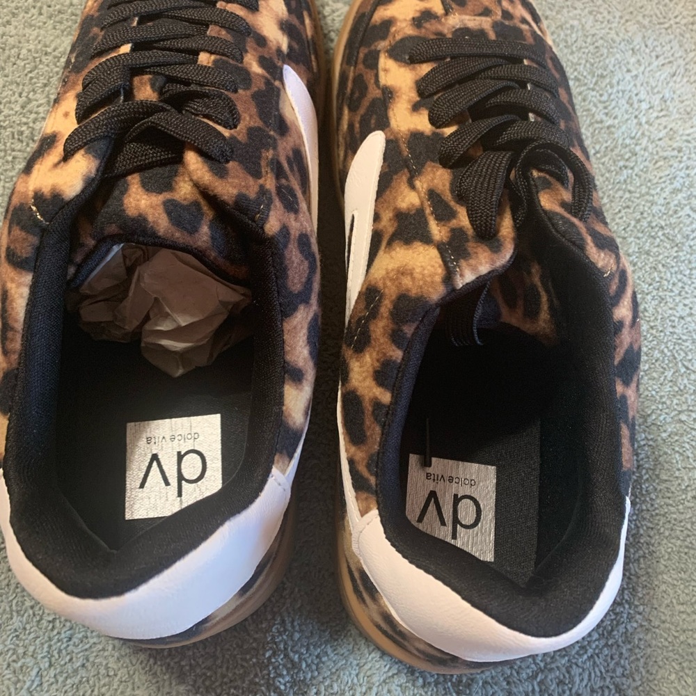 DV Voyage Leopard Sneakers - Picture 6 of 8